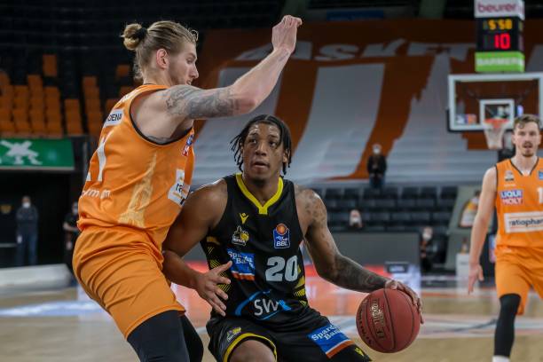 亮胜利的天 亮胜利的天